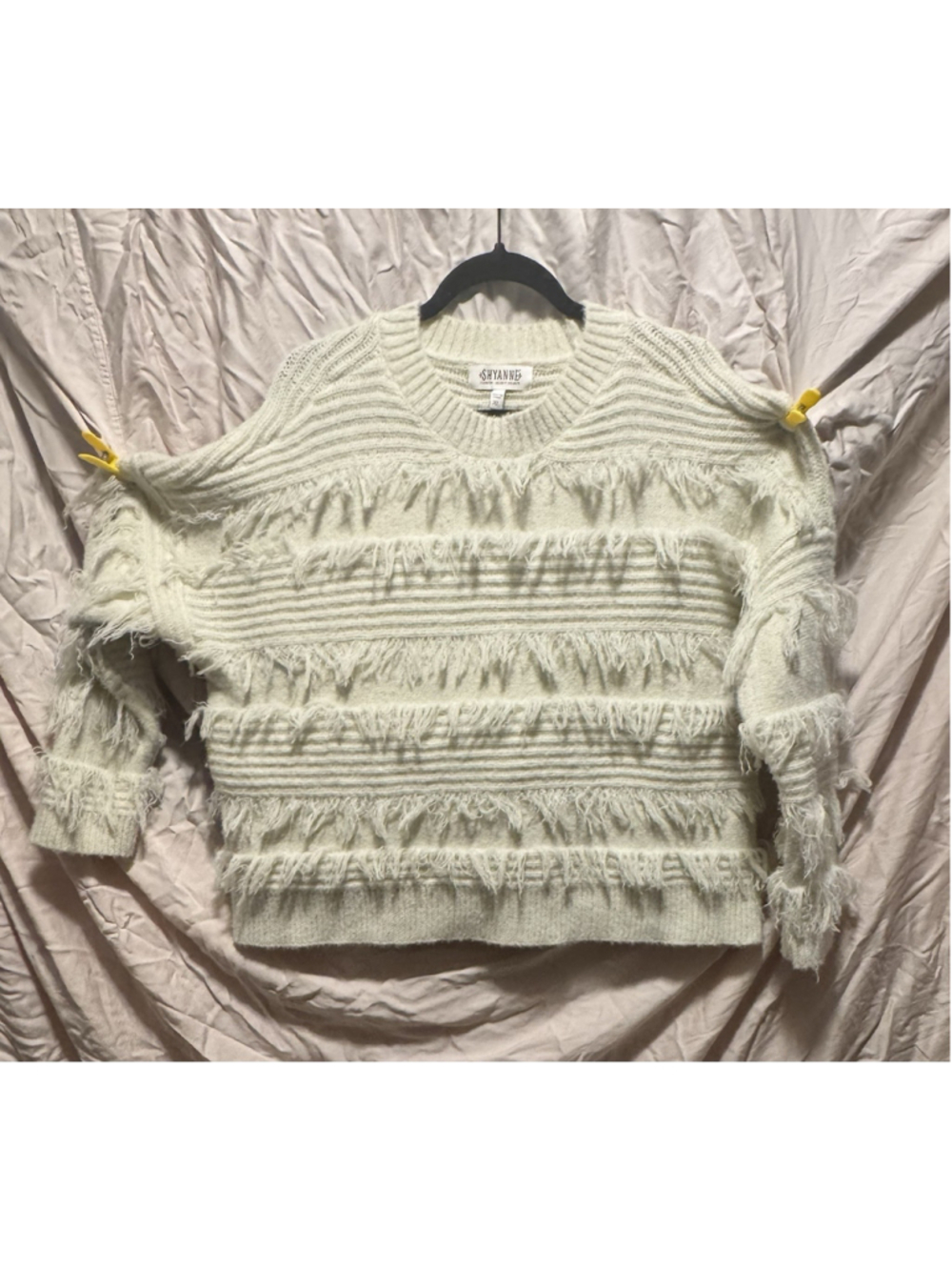 Shyanne Women's Cream Knit/Fringe Sweater XL. Preowned, excellent condition